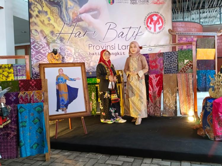 Dekranasda Kabupaten Lampung Timur mengikuti acara peringatan Hari Batik Provinsi Lampung 2023